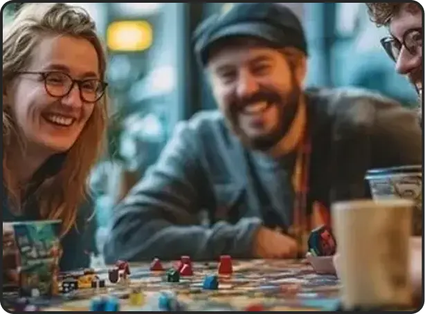 Een groep vrienden lacht en maakt grapjes terwijl ze een kleurrijk bordspel spelen in een gezellig café. Het tafereel straalt vreugde en kameraadschap uit.